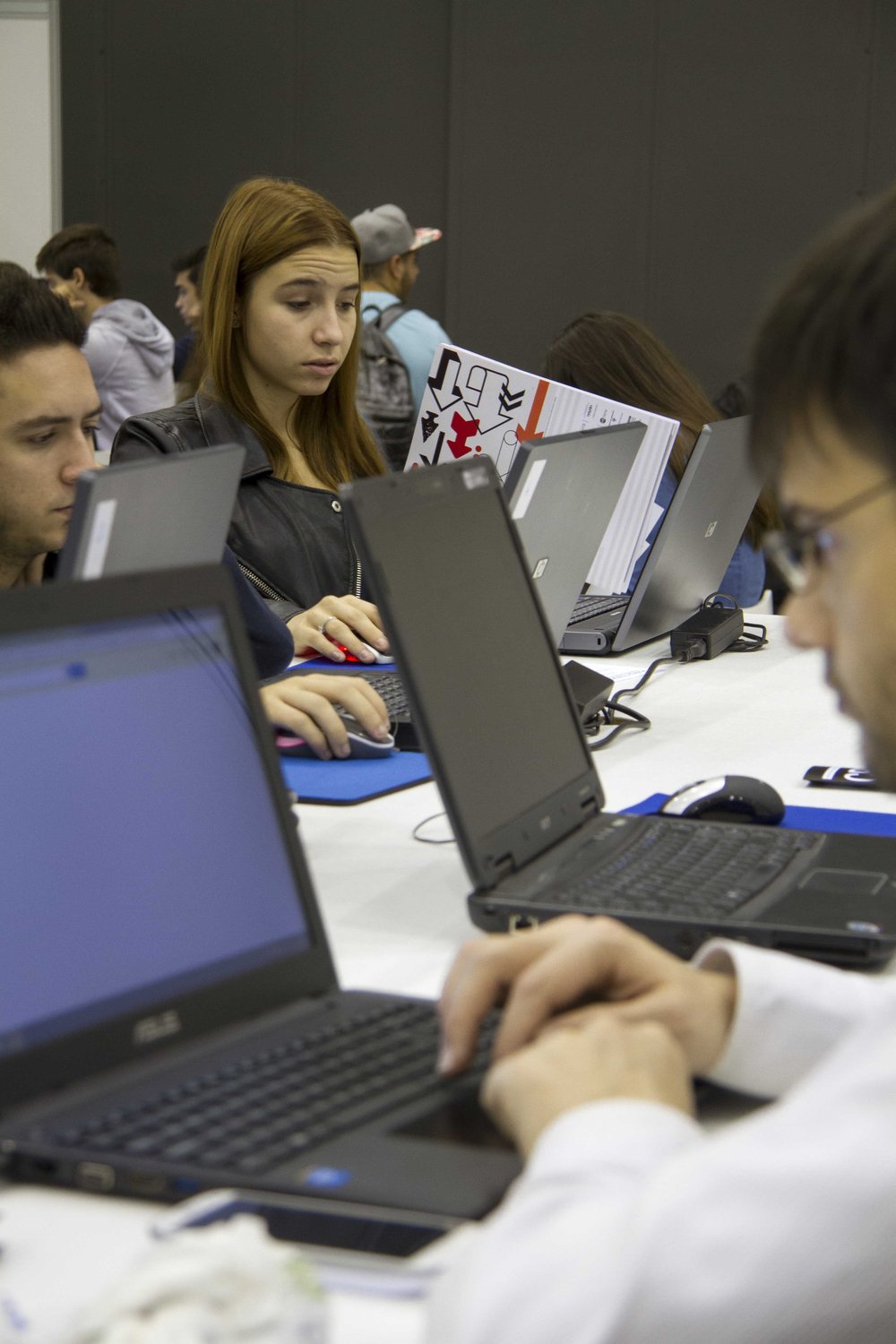 Más de 3.000 personas participaron de los concursos del #DPECV2014