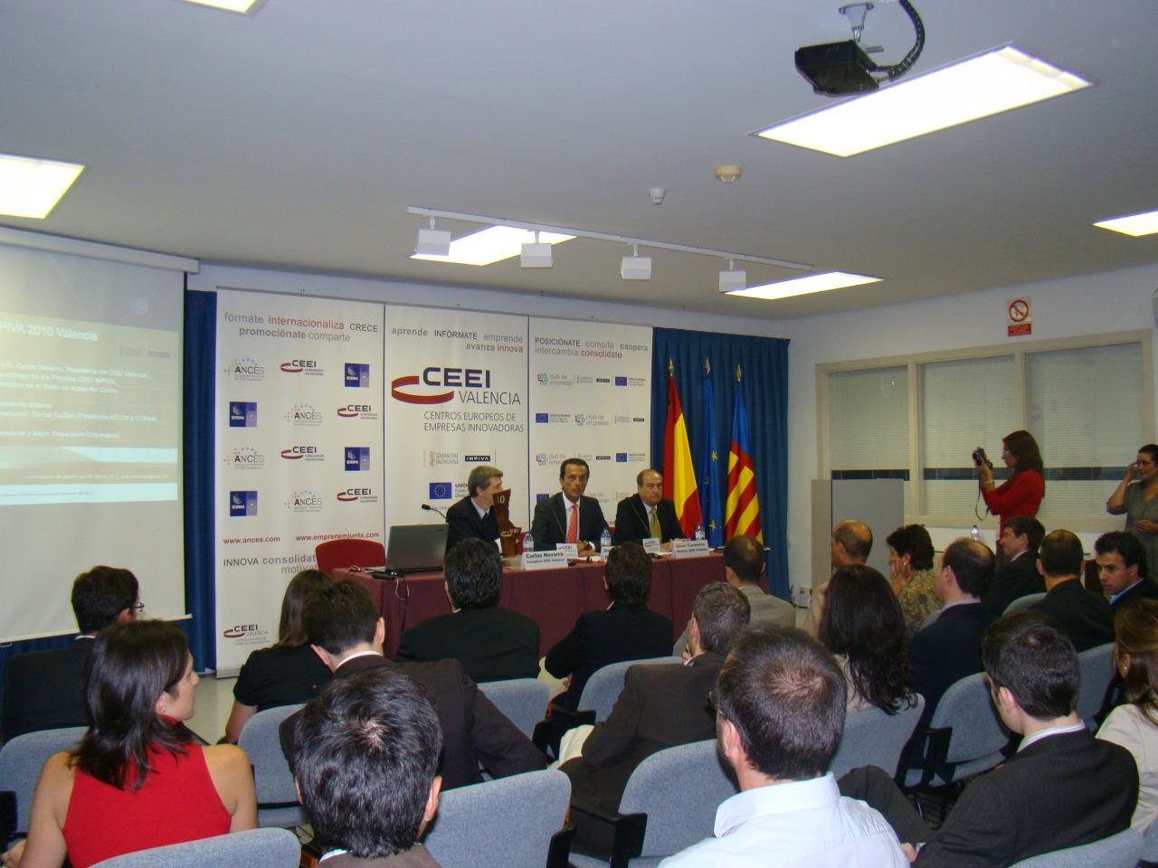 Mesa presidencial: Daniel Moragues Director IMPIVA, Carlos Navarro Presidente CEEI Valencia, Jess Casanova Director CEEI Valencia